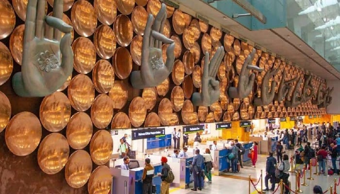 Pooja Seth Airport Trouble